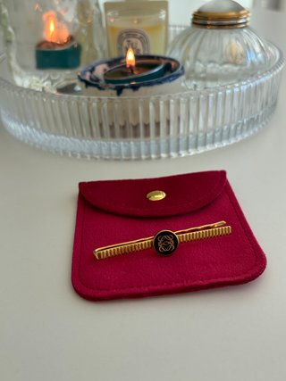 Pasador de corbata Loewe vintage dorado anagrama