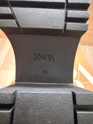 Zuecos Zara plataforma negros T36