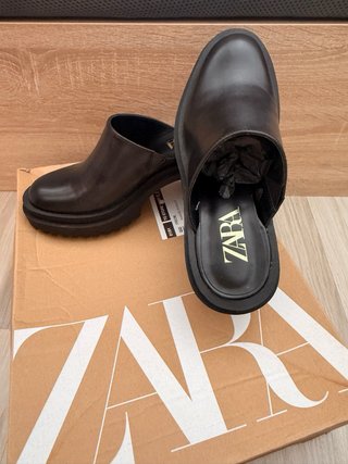 Zuecos Zara plataforma negros T36