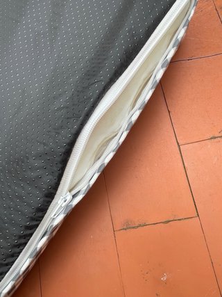 Cama perro Kiwoko cuadros grises