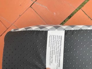 Cama perro Kiwoko cuadros grises