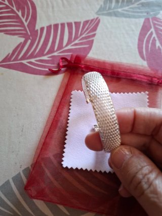 Pulsera plata con diseño texturizado nueva