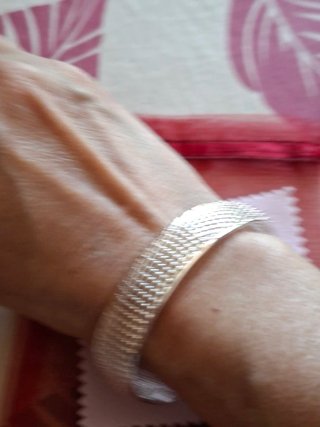 Pulsera plata con diseño texturizado nueva