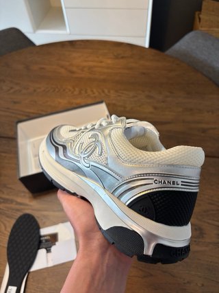 Chanel Runner Talla 46 Plata/Blanco