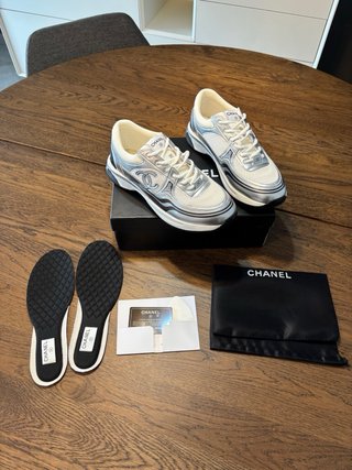 Chanel Runner Talla 46 Plata/Blanco