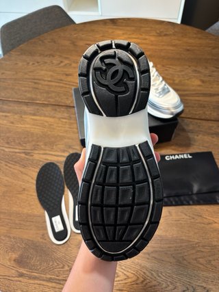 Chanel Runner Talla 46 Plata/Blanco