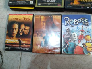30 DVD originali di vari film a 15€ tutti insieme