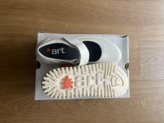 Zapatos Art plataforma blancos