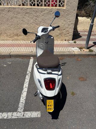 Vespa 49cc Scooter Automática Blanca