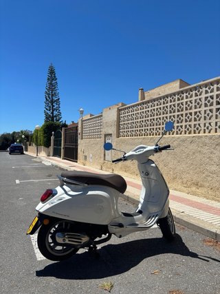 Vespa 49cc Scooter Automática Blanca