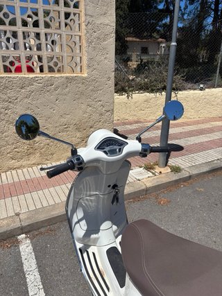 Vespa 49cc Scooter Automática Blanca