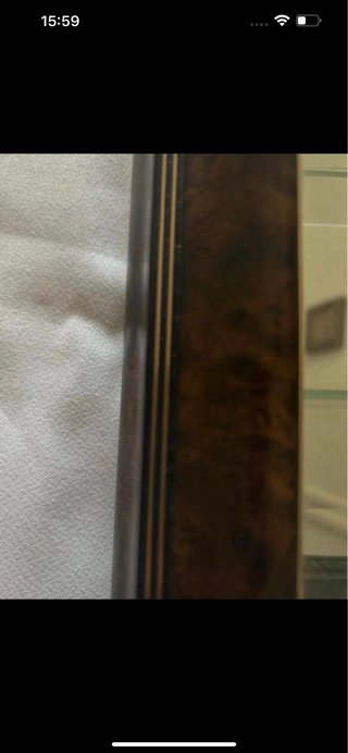 Vetrina a parete in legno e vetro