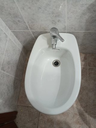 2 WC/2'BIDE/2 MUEBLES IGUALES/VARIOS