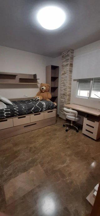 Se alquila/vende piso en Oliva.
