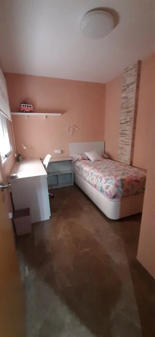 Se alquila/vende piso en Oliva.