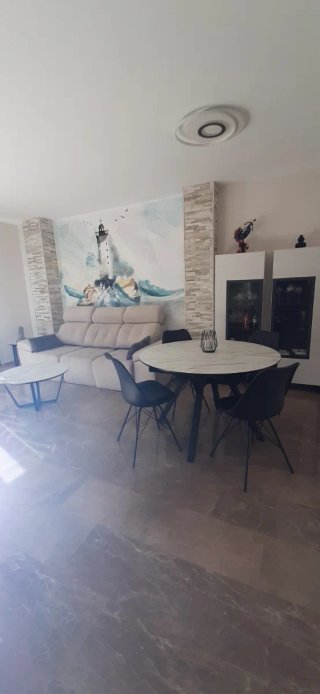 Se alquila/vende piso en Oliva.