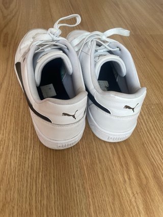 Zapatillas Puma Blancas y Negras