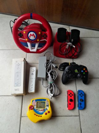 Lotto accessori console: Volante, Joypad RICAMBI