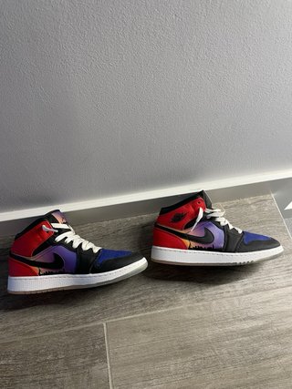 Jordan 1 Mid skyline