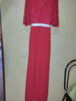 Elegante vestido rojo de fiesta