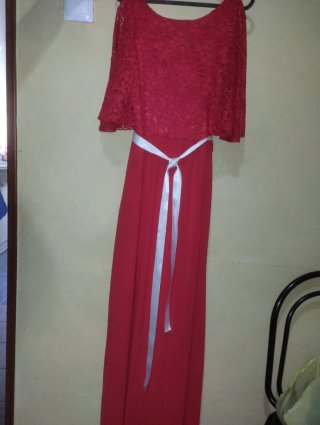 Elegante vestido rojo de fiesta