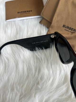 Gafas de sol Burberry negras Como Nuevas