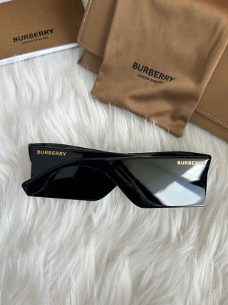 Gafas de sol Burberry negras Como Nuevas