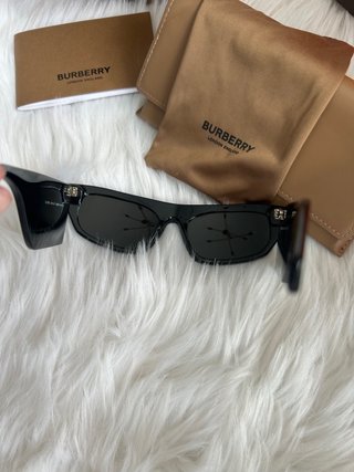 Gafas de sol Burberry negras Como Nuevas
