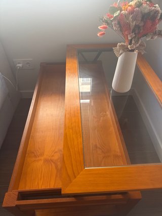 Mesita auxiliar madera y cristal elevable.