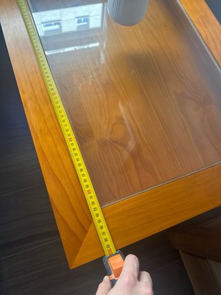 Mesita auxiliar madera y cristal elevable.
