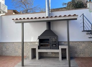 Barbacoa Horno Negra y Marrón