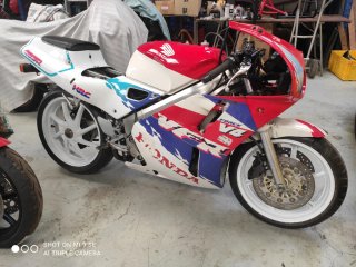 Honda VFR400 NC30 1990