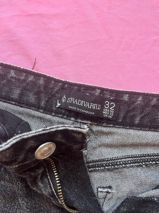 Shorts vaqueros negros Stradivarius