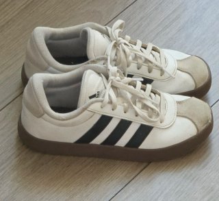 Zapatillas Adidas Negras y Blancas