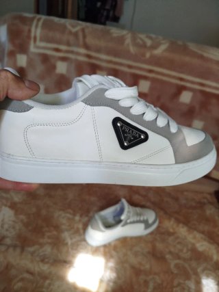 Zapatillas Prada Blancas y Grises
