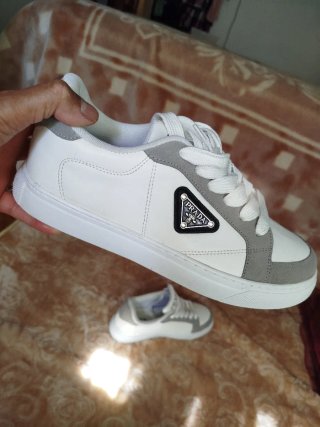 Zapatillas Prada Blancas y Grises