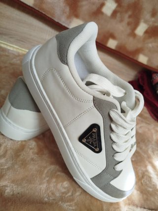 Zapatillas Prada Blancas y Grises