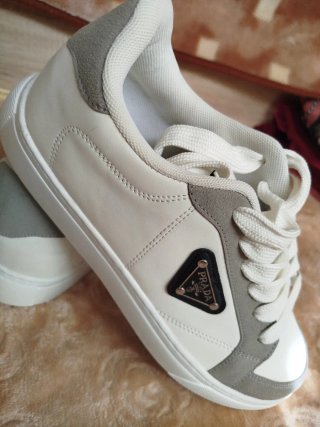 Zapatillas Prada Blancas y Grises