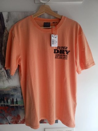 Camiseta Superdry Talla M nueva.