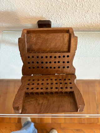 Caja vintage de madera tallada para cigarrillos