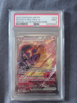 Moltres ex Carta Pokémon PSA 9