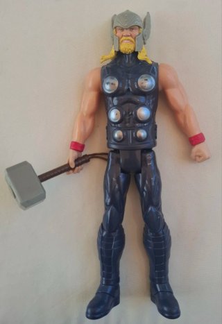 Figura Thor Marvel Hasbro 30cm con Martillo