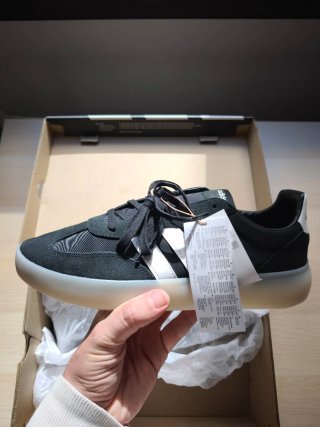 Adidas Barreda Decode Talla 45 Negro y Blanco.