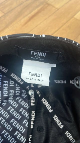 Cappello Fendi estivo nero e bianco