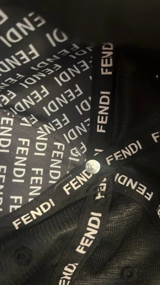 Cappello Fendi estivo nero e bianco