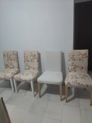 Mesa camilla con sillas
