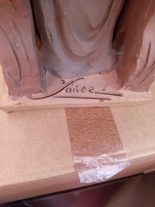 Figura de anciano monje escribiendo