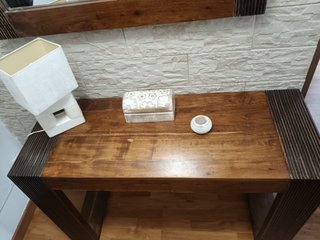 Tavolo d'ingresso in legno con specchio