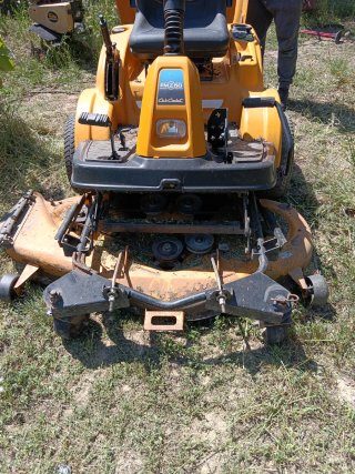 Tractor cortacésped Cub Cadet amarillo