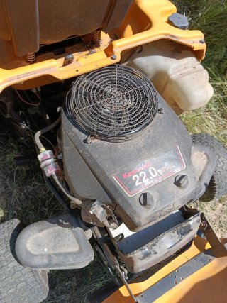 Tractor cortacésped Cub Cadet amarillo